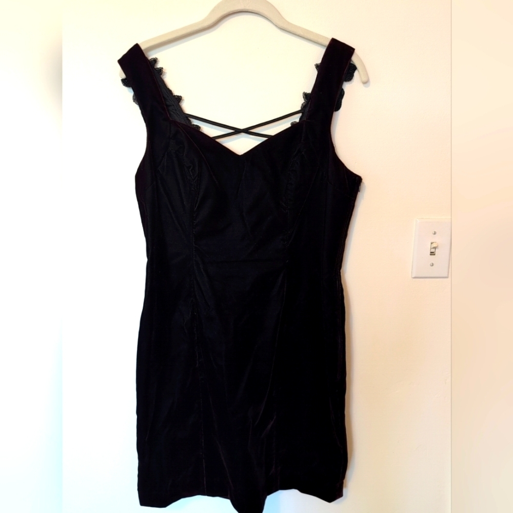 Late Edition Black Velvet Sleeveless Dress with Purple Sheen and Laced Back, Bow